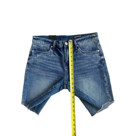 NWT Blank NYC Cutoff Washed Distress Cowgirl Style Mid Rise Short Size 28 - Picture 4 of 6